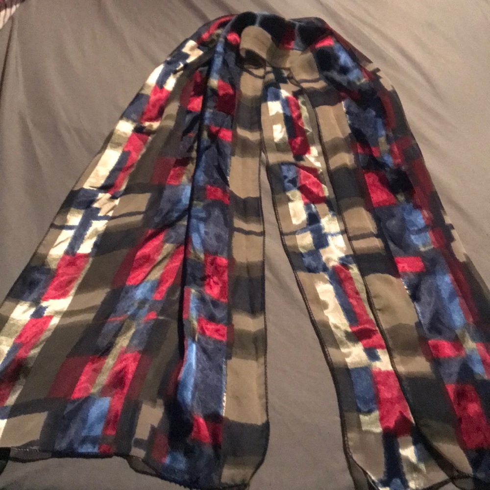 SCARF - Picture 2 of 5